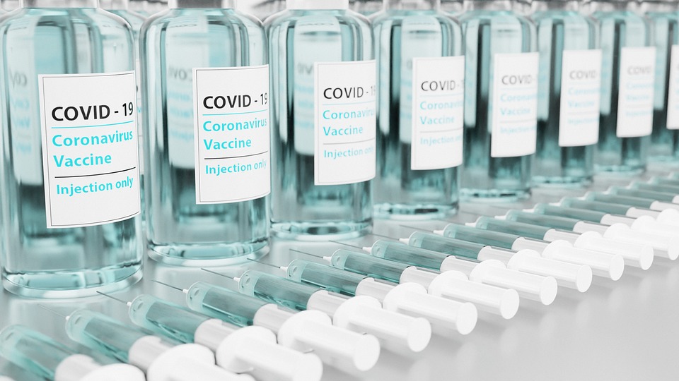 L ‘”efficacia negativa” avrebbe dovuto fermare le raccomandazioni sul vaccino COVID